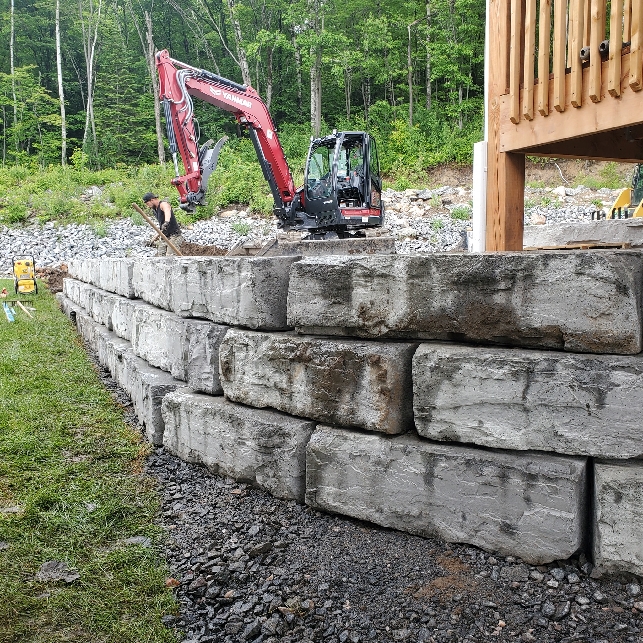 Block retaining wall